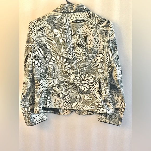 Norton McNaughton-Size 10-Black and White Lined Floral Blazer- - Picture 2 of 16